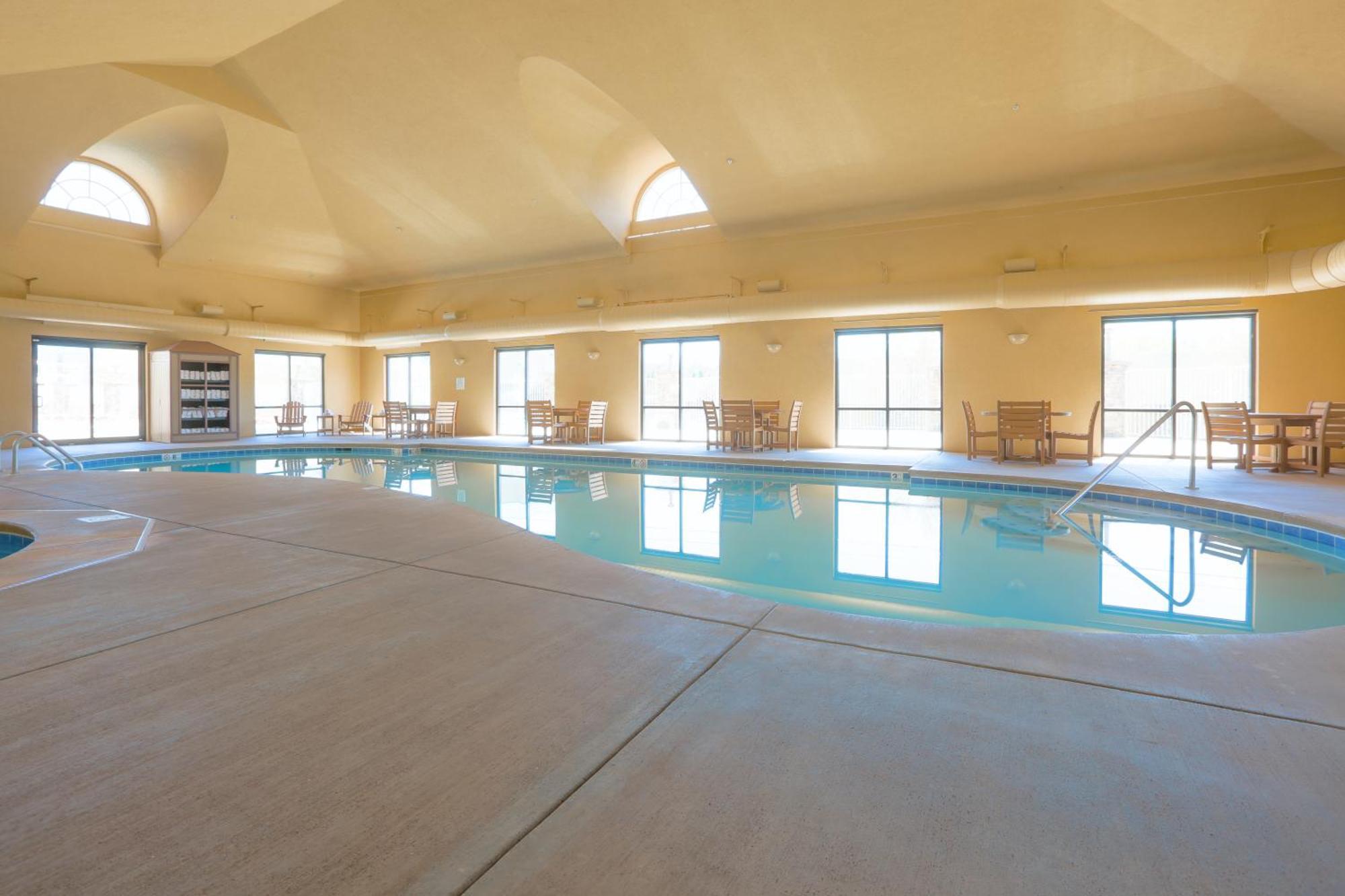Deluxe Queen Mountain Water Park View Inn